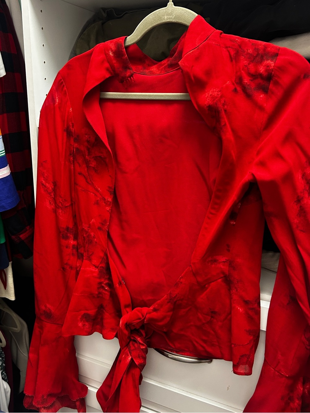 Roxana top in a vermillion red floral print, featuring a mock neck & flutter sle - Picture 10 of 13